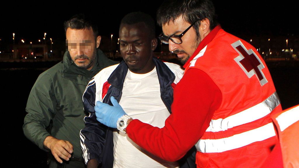 Buscan a un inmigrante desaparecido en aguas del Estrecho de Gibraltar