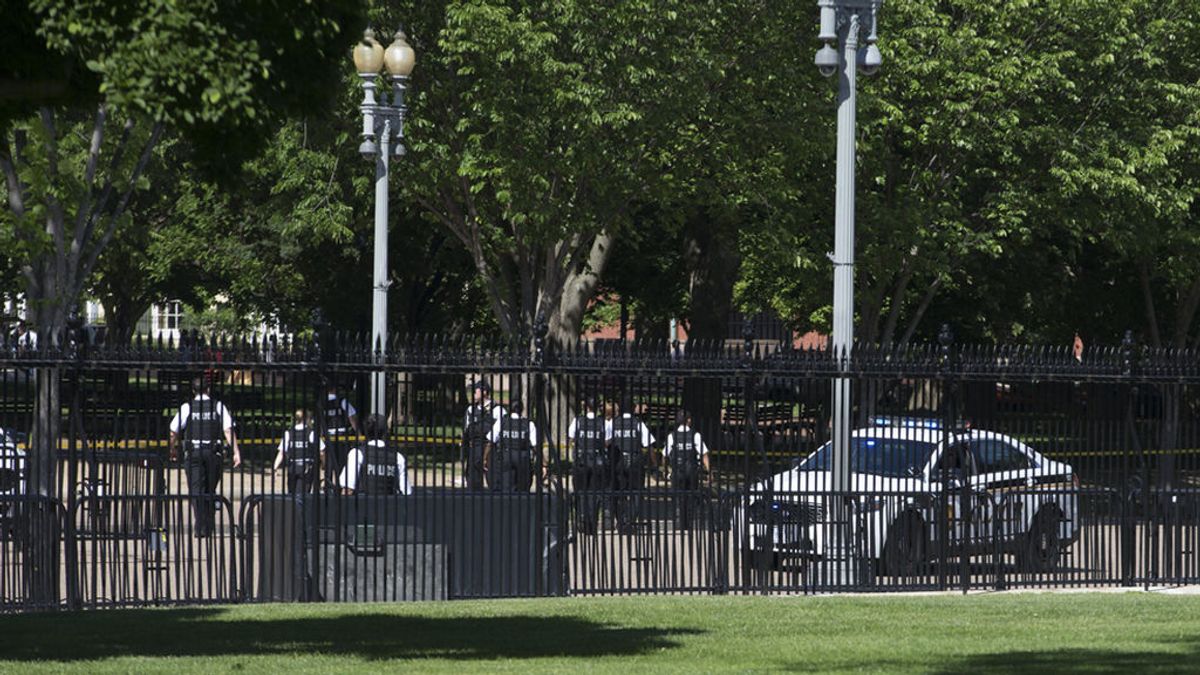 El Servicio Secreto detiene a una persona por saltar una valla aledaña a la Casa Blanca
