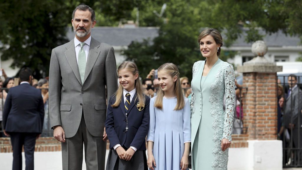 La Infanta Sofía recibe la Primera Comunión