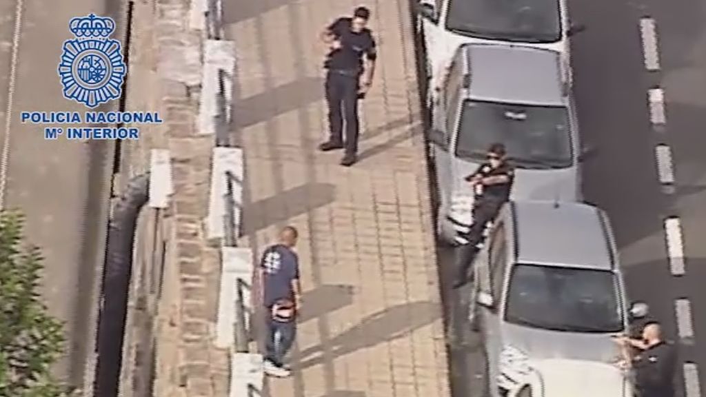 La policía detiene a un hombre que deambulaba por Las Palmas con un hacha