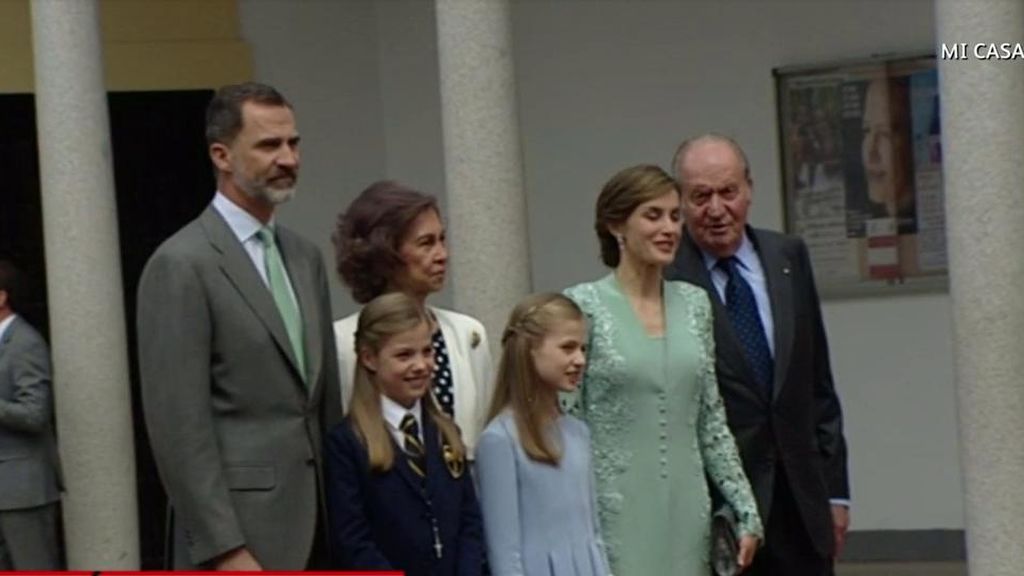 Los Reyes y los Reyes eméritos acompañan a la infanta Sofía en su primera comunión