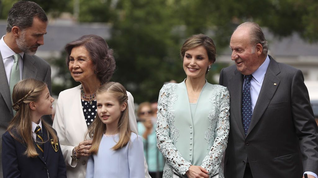 La Infanta Sofía recibe la Primera Comunión