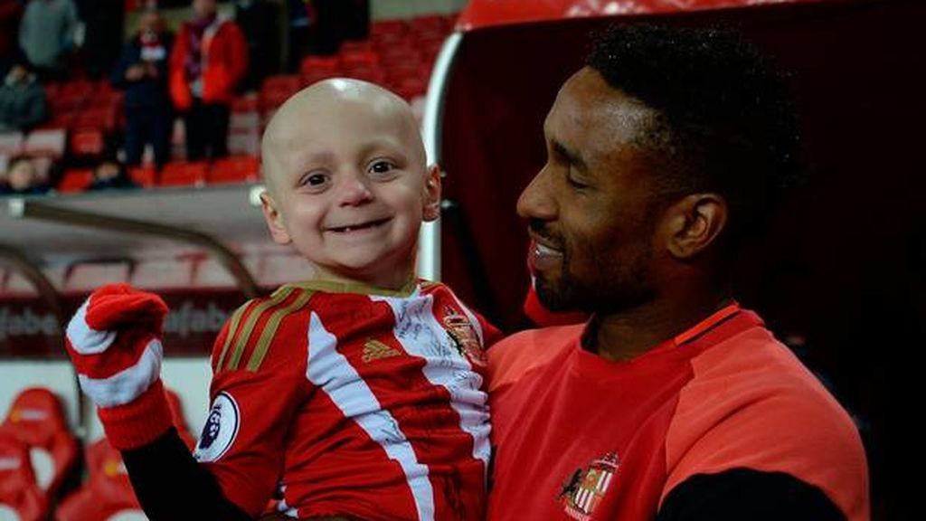 ¡Feliz cumpleaños! El tierno regalo de Defoe a Bradley, el pequeño hincha del Sunderland enfermo de cáncer