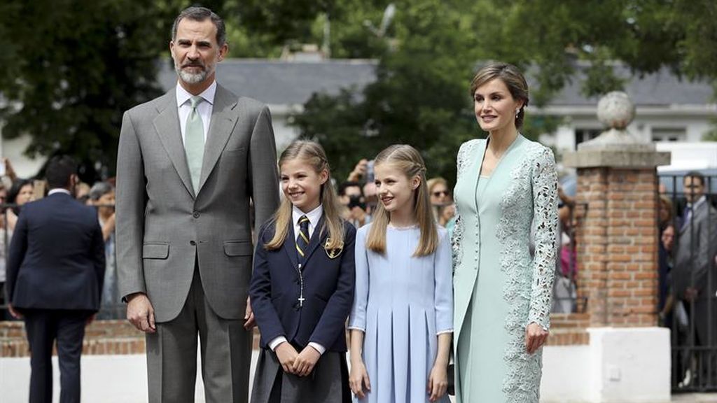 La Infanta Sofía recibe la Comunión rodeada de familiares