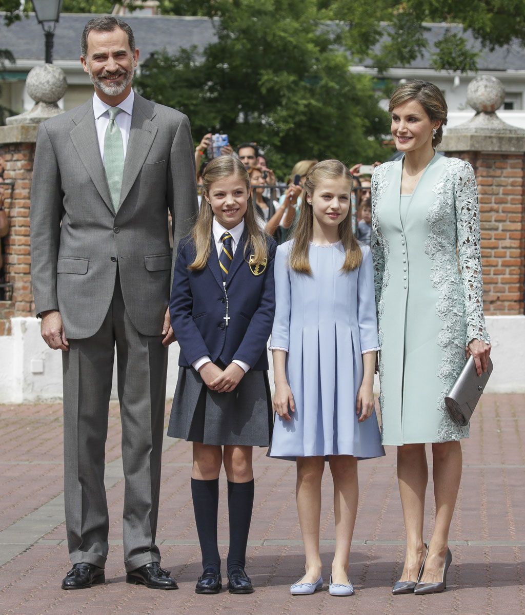 Los Reyes y las Infantas, en tonos azulados