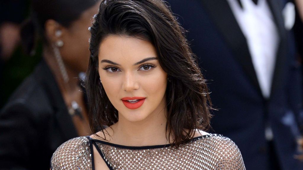 Kendall Jenner, más bici, más caída es igual a cuatro millones de reproducciones