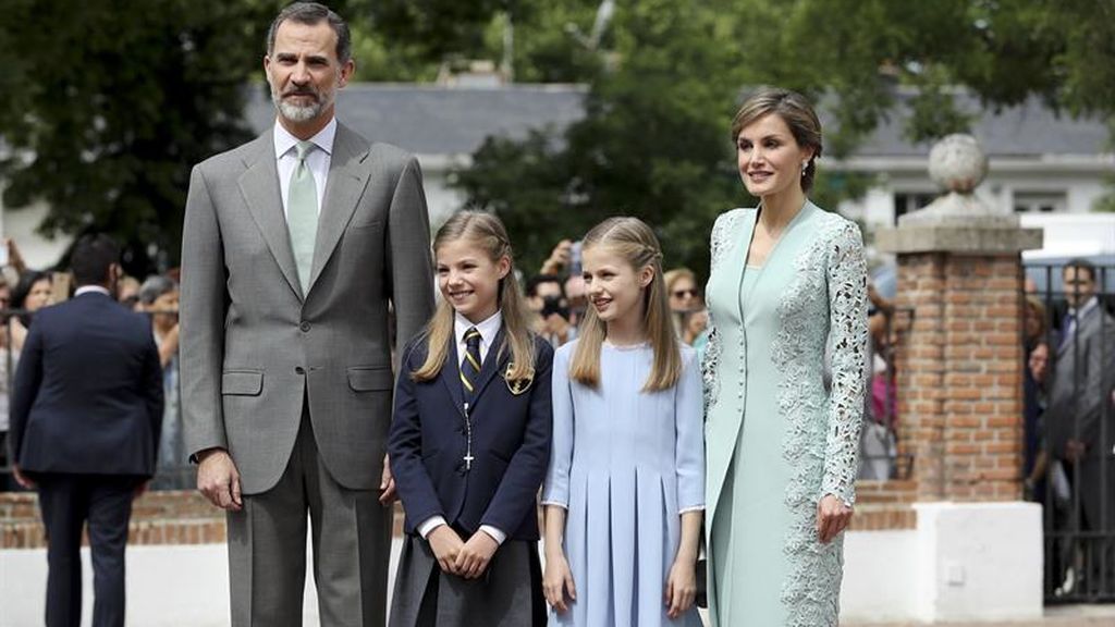 La Infanta Sofía recibe la Comunión acompañada de sus familiares