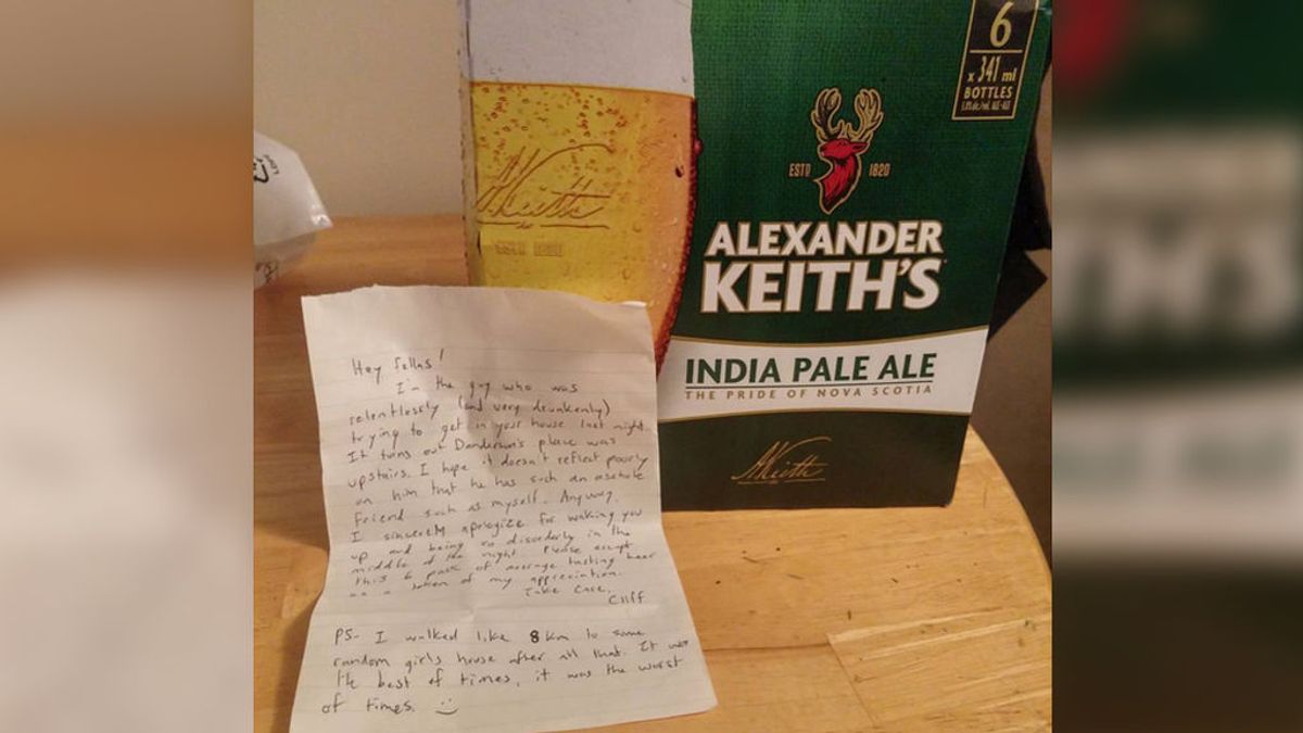 Deja en su puerta una caja de cervezas y una nota de disculpa por intentar colarse en su casa Deja en su puerta una caja de cervezas y una nota de disculpa por intentar colarse en su casa
