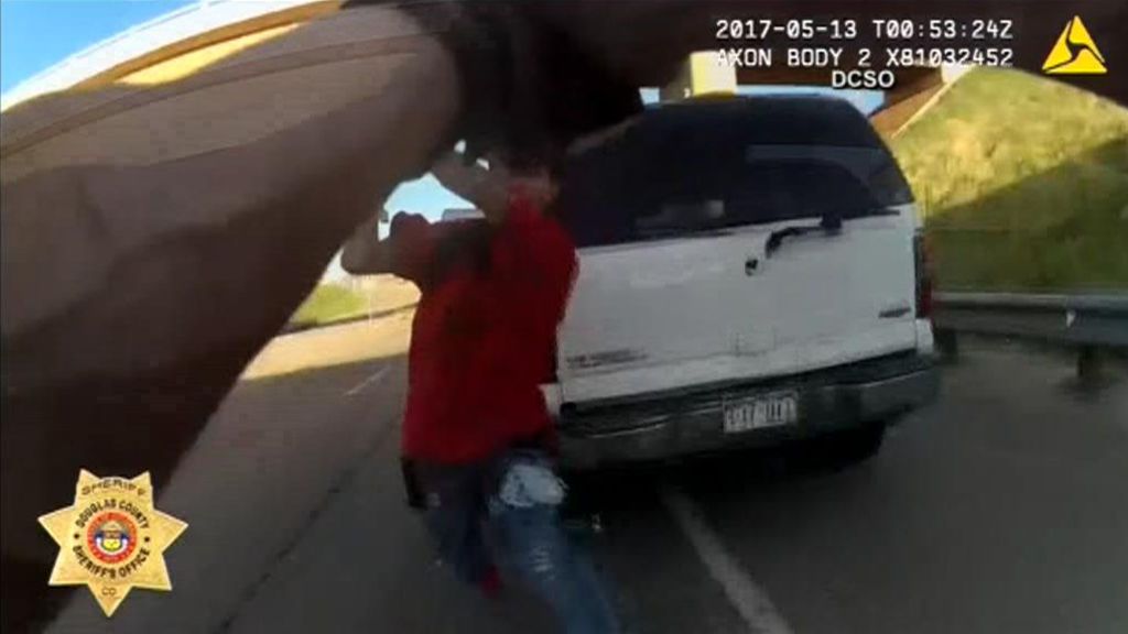 La rápida reacción de un policía le salvó la vida