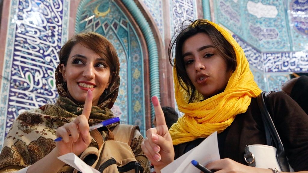 Elecciones generales en Irán: Las mujeres votan