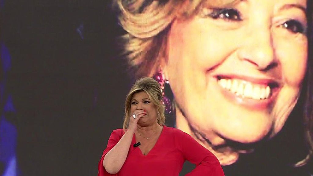 Terelu Campos vuelve a 'Sálvame' y se emociona ante el aplauso del público