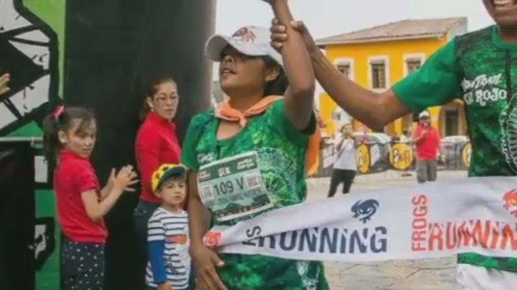 Esta indígena ganó una maratón de 50 km con sólo unas alpargatas hechas con neumáticos
