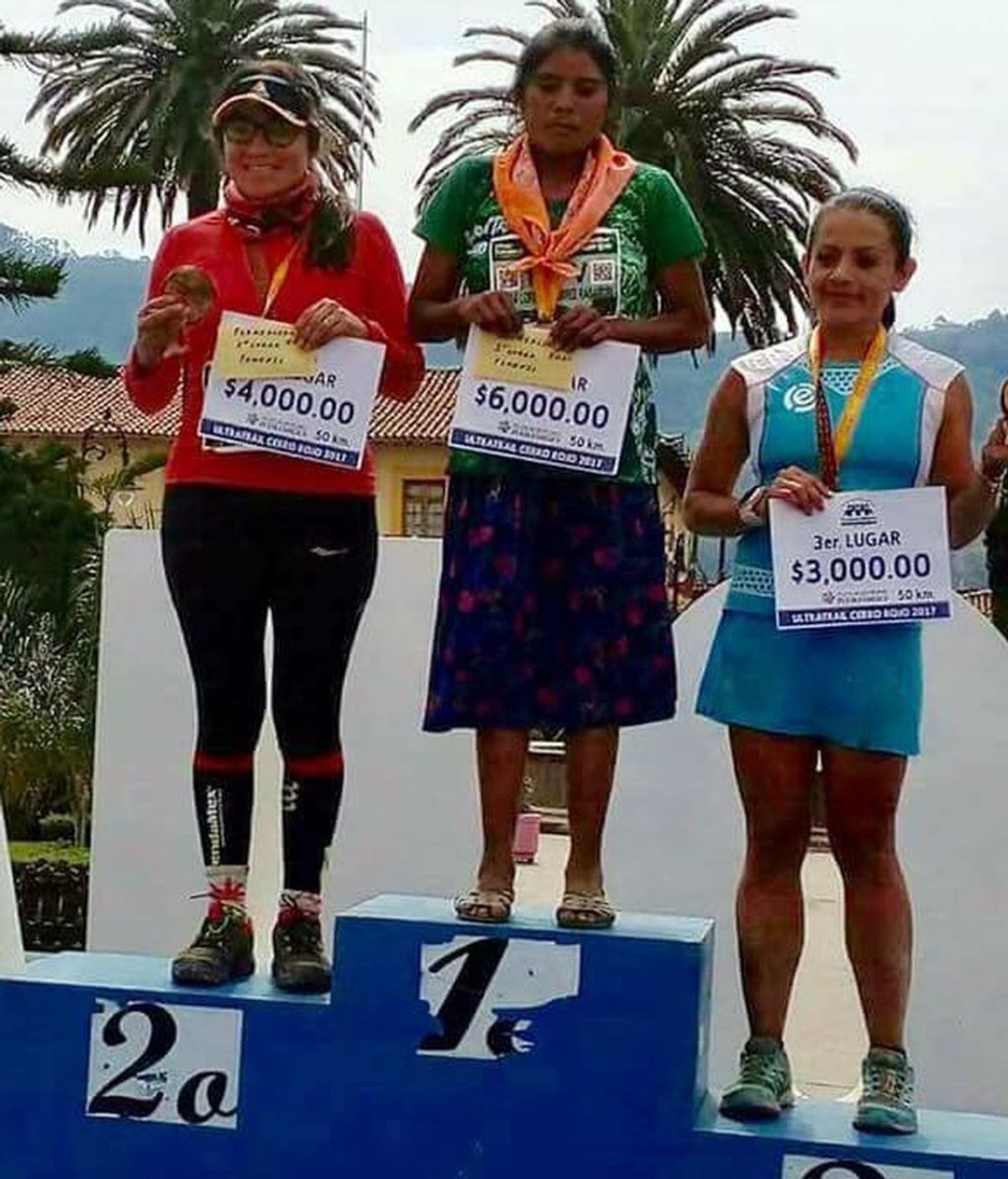 Una corredora indígena gana una maratón en sandalias y falda, sin  hidratación y tras caminar dos días para llegar a la carrera
