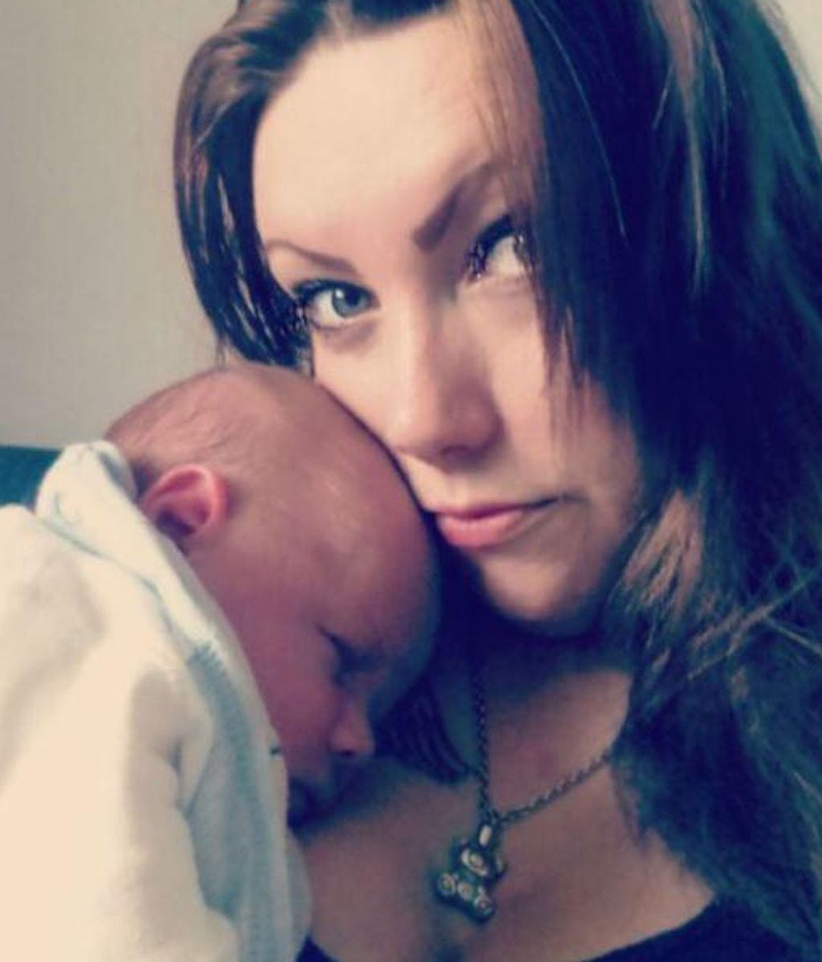 El drama de una madre tras descubrir que le dio a su hijo leche caducada desde hace seis meses