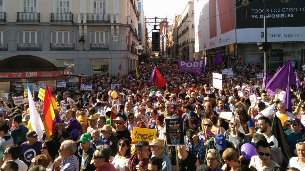 Concentración en Madrid a favor de la moción de censura presentada por Podemos