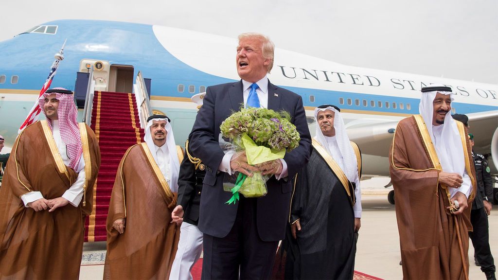 Trump viaja a Arabia Saudí para firmar un contrato millonario de venta de armas