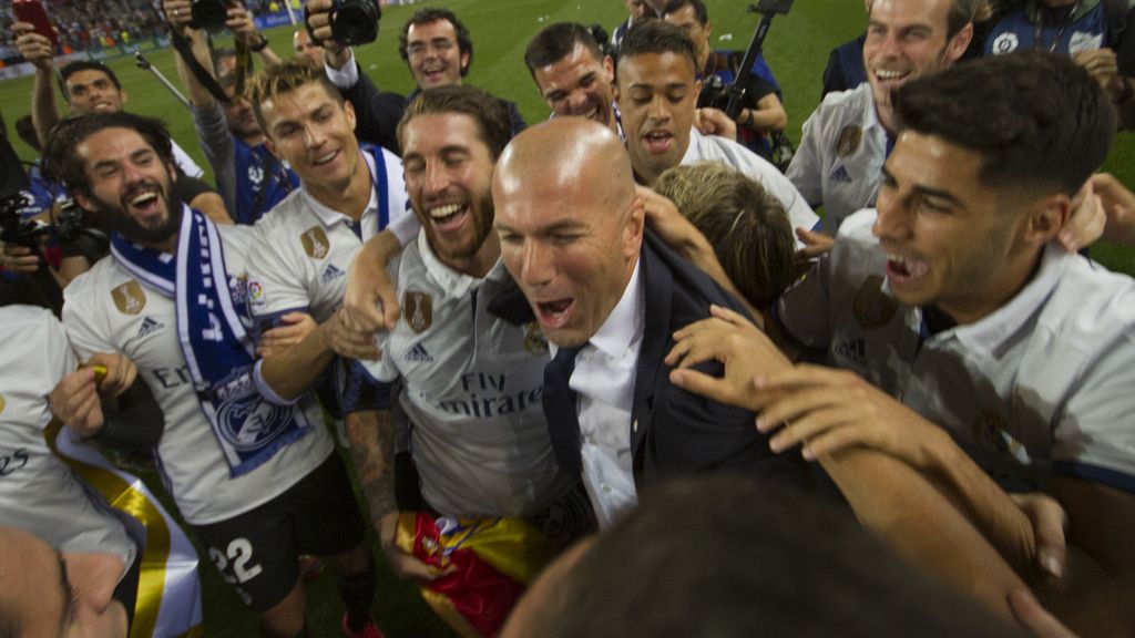 Las mejores fotografía de la celebración del Real Madrid tras ganar su trigésimo tercero título de Liga