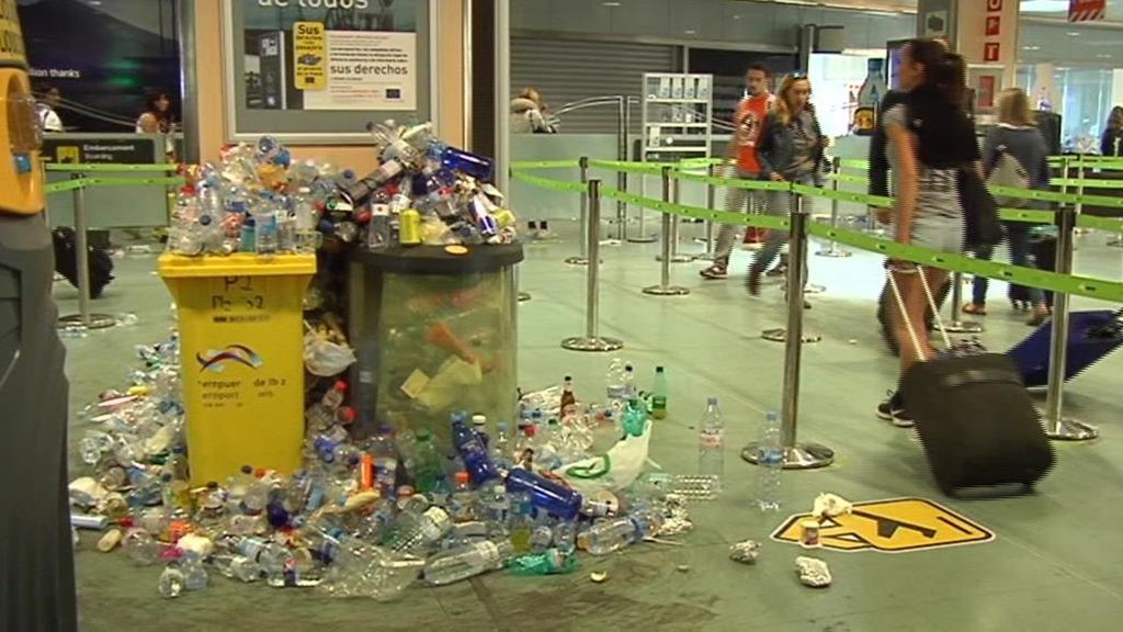 La basura no despega del aeropuerto de Ibiza