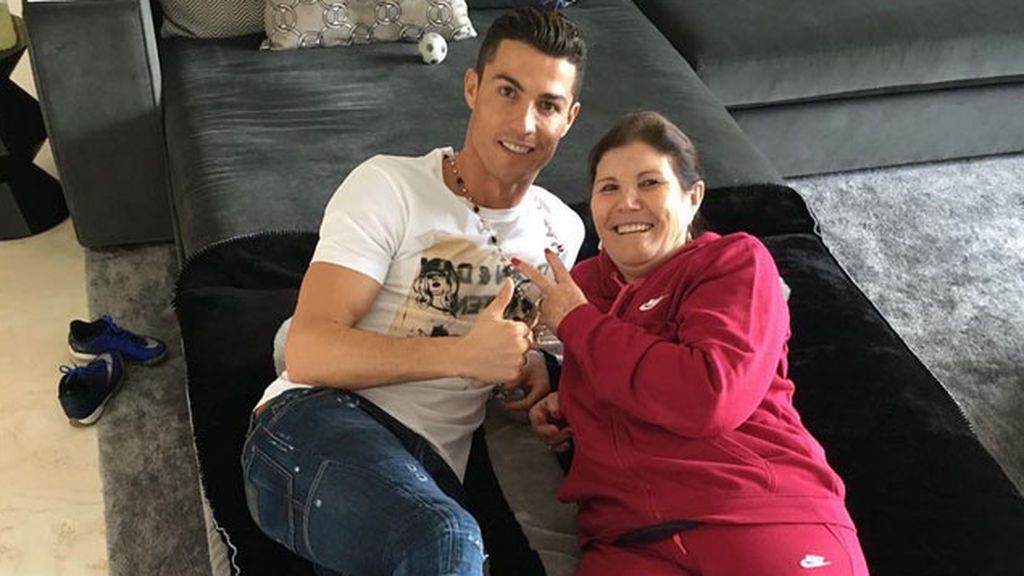 La locura de la madre de Cristiano desde Egipto celebrando la 33ª Liga del Madrid