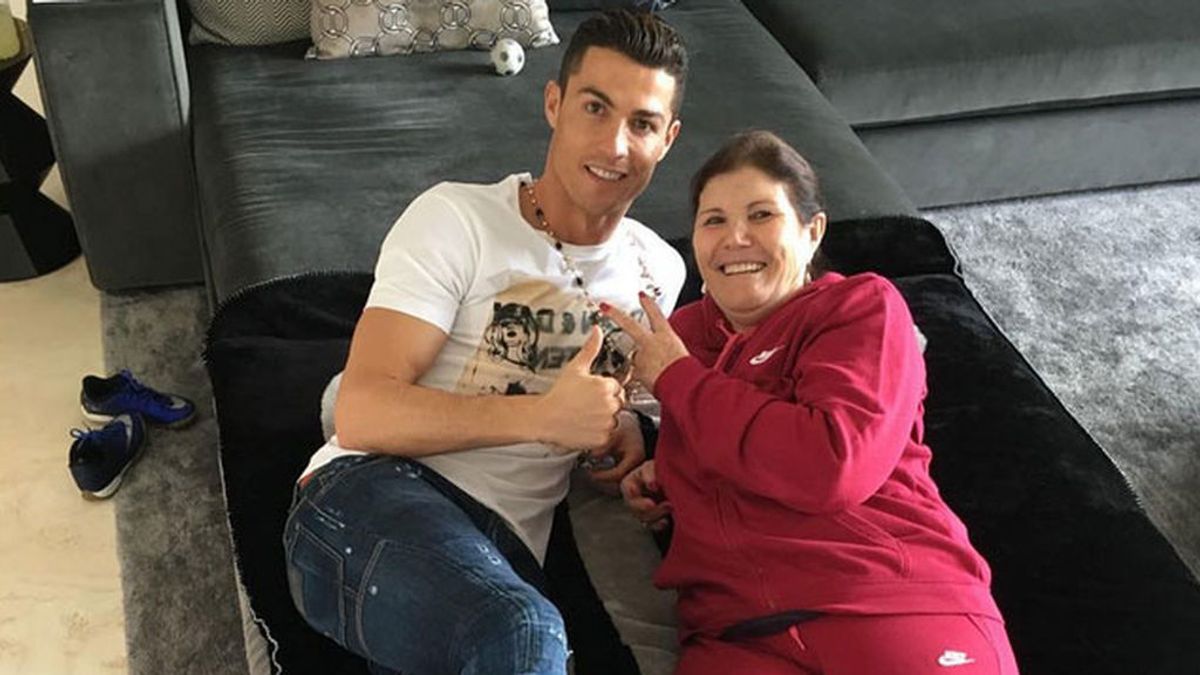 La locura de la madre de Cristiano desde Egipto celebrando la 33ª Liga del Madrid