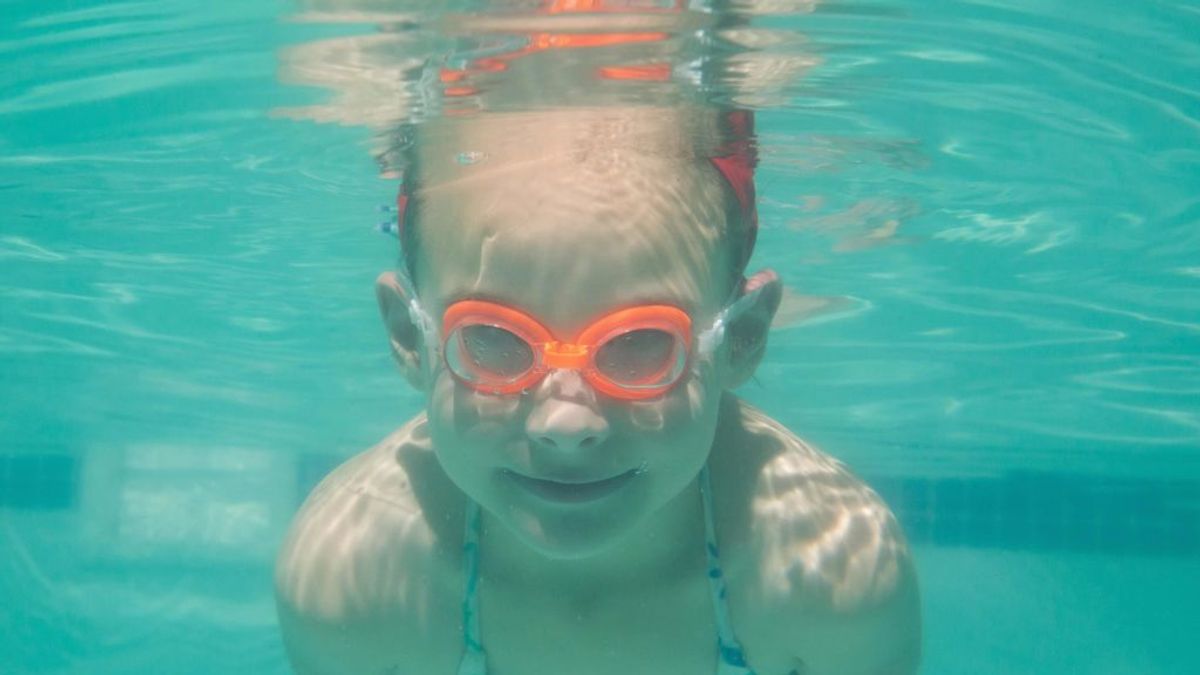 Un estudio asegura que el agua de las piscinas cada vez está más contaminada