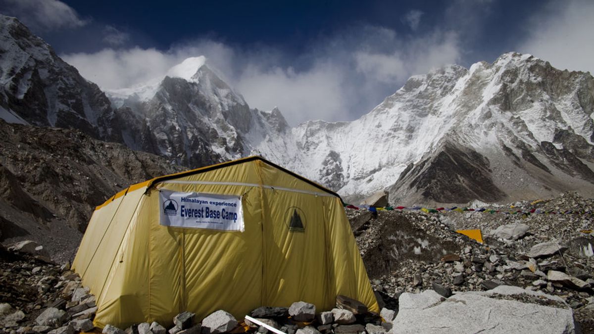 Hallan cuatro cadáveres dentro de una tienda en el campamento más alto del Everest