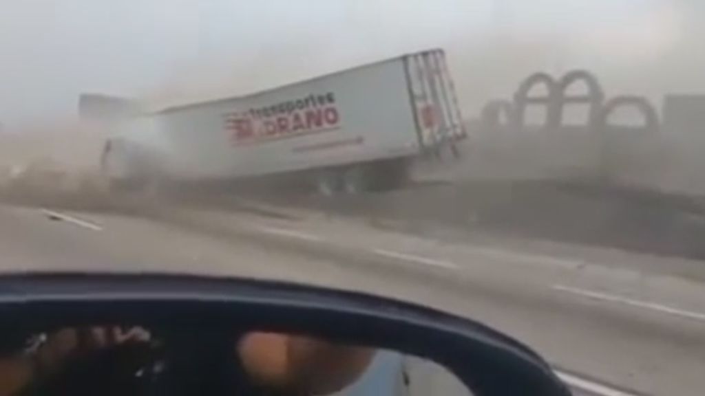Un camionero conduce sin frenos y logra salir ileso gracias a su destreza