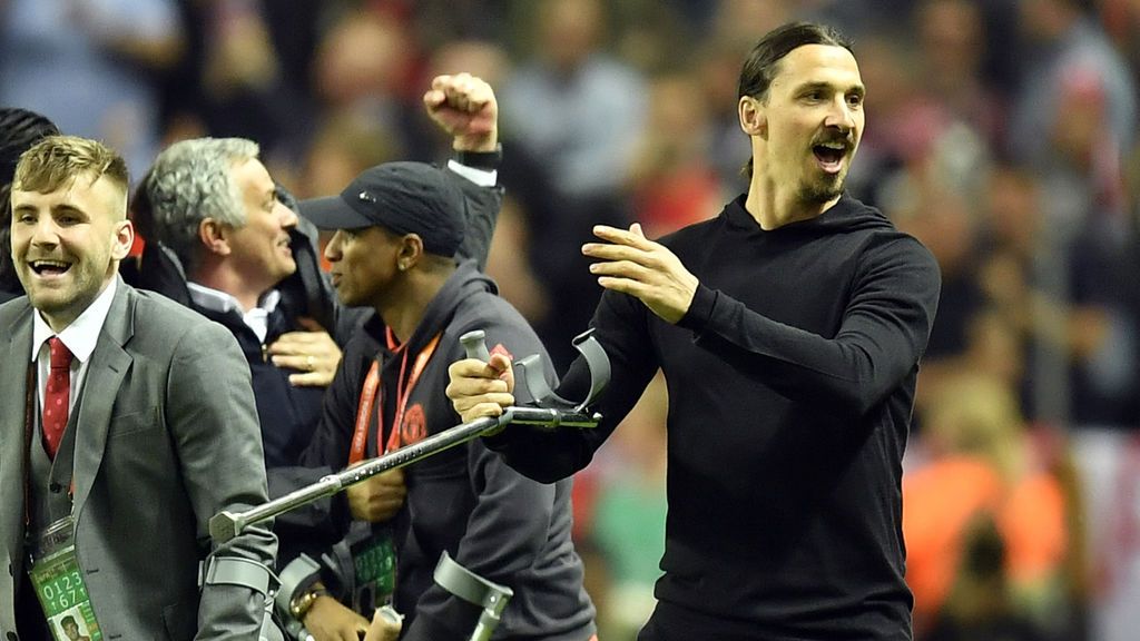 La oferta más subida de tono de un aficionado del United para que Ibrahimovic se quede: "Puedes *** a mi esposa"
