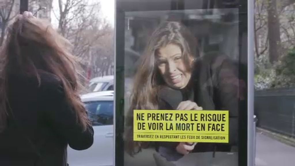 La sorprendente campaña para concienciar a los peatones del peligro de distraerse