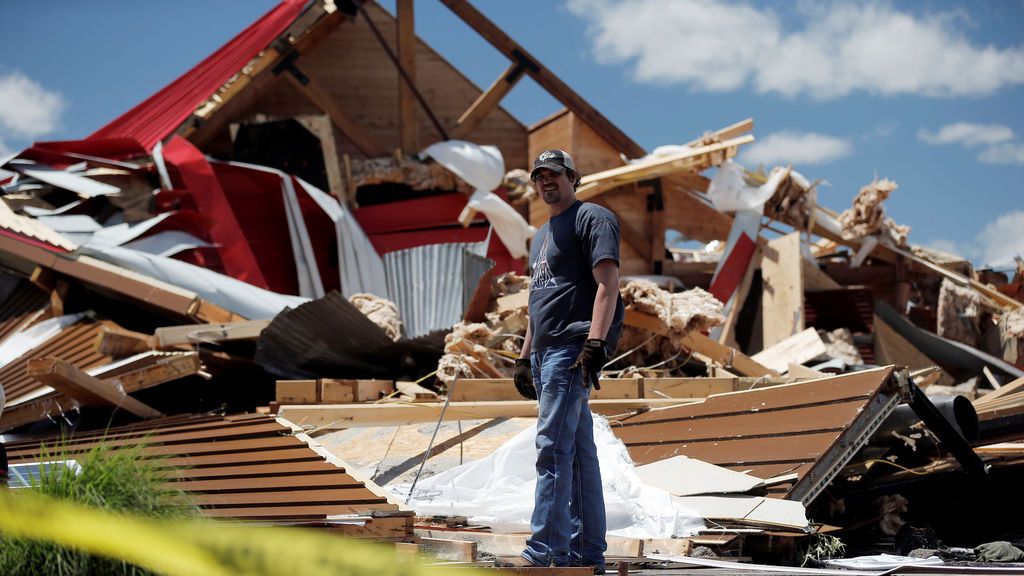 Devastadores  tornados  arrasan  Carolina del Norte