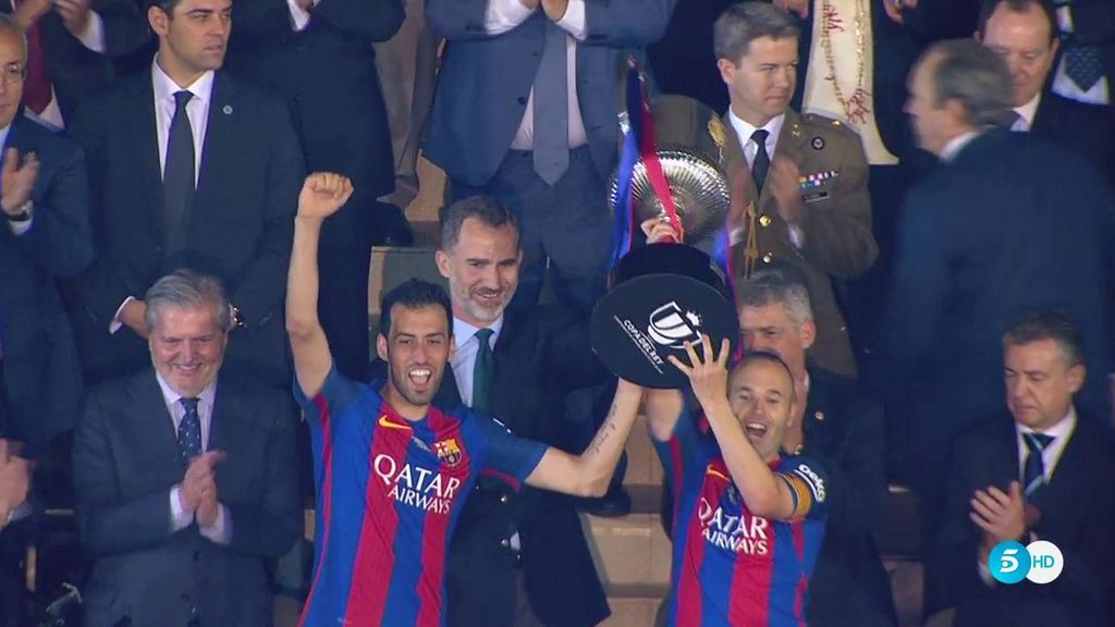 ¡Iniesta levanta la Copa del Rey! La número 29 y la tercera consecutiva del Barça