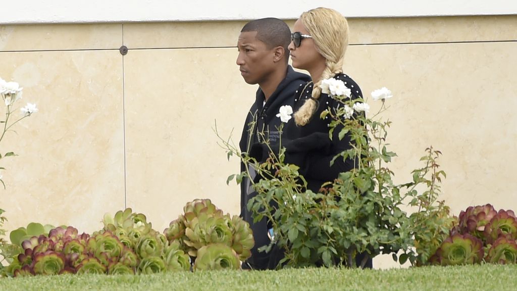 Pharrel Williams y su esposa,  Helen Lasichanh