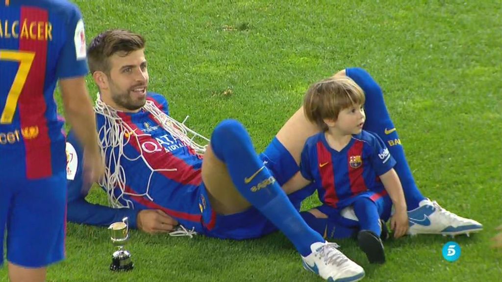 La imagen más tierna: los jugadores culés celebran la Copa con sus hijos