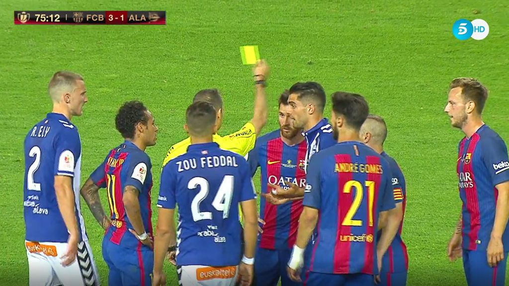 Tangana entre jugadores de Barça y Alavés tras un penalti no pitado sobre Neymar