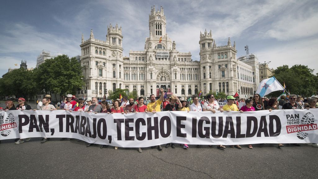 Miles de personas marchan contra el paro y la precariedad en Madrid
