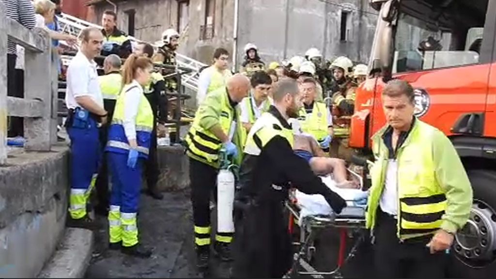 Cuatro muertos y una veintena de afectados en un incendio de una vivienda de Bilbao