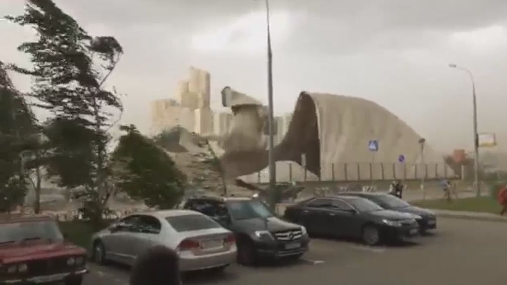 Al menos 11 muertos y 70 heridos tras una fuerte tormenta en Moscú