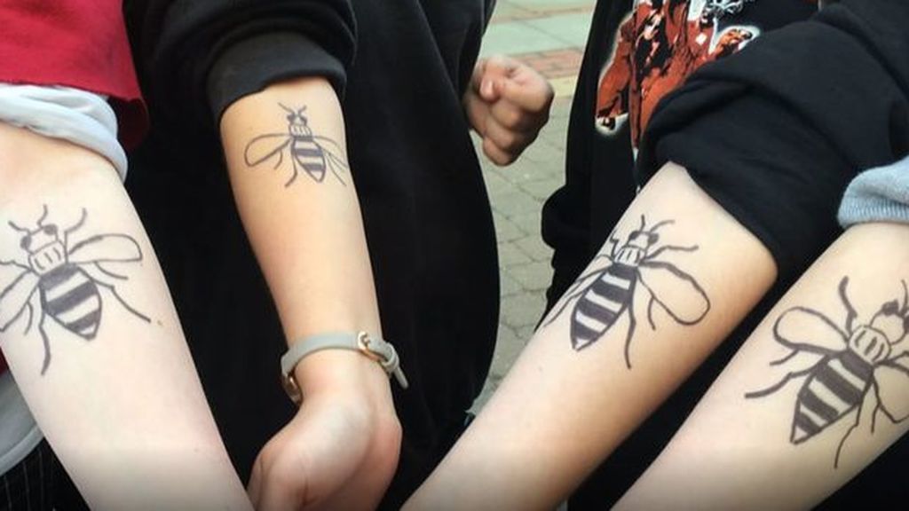 Los tatuajes de abejas invaden Manchester tras el atentado terrorista...¿por qué?