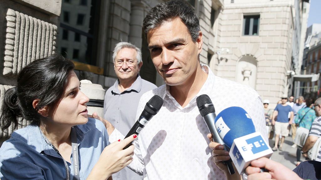 Sánchez llama a Rajoy y le expresa su oposición a un referéndum en Cataluña