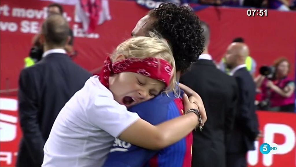 Así se quedó dormido el hijo de Neymar en los brazos de papá ¡El momentazo tierno de la Copa del Rey!