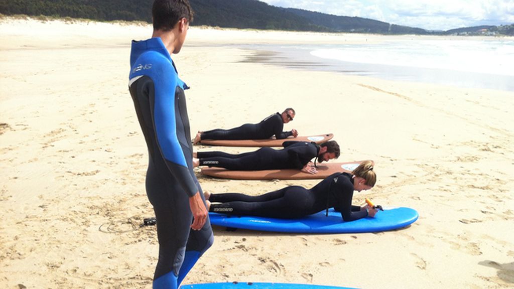 Bautismo de surf en las playas de Ferrol