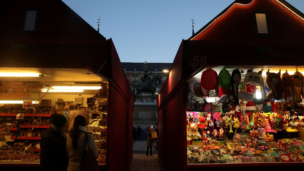 El más famoso de España: el mercadillo de la Plaza Mayor de Madrid estrena casetas