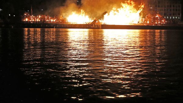 ¡Fuego contra fuego! Londres vuelve a arder 350 años después de su gran