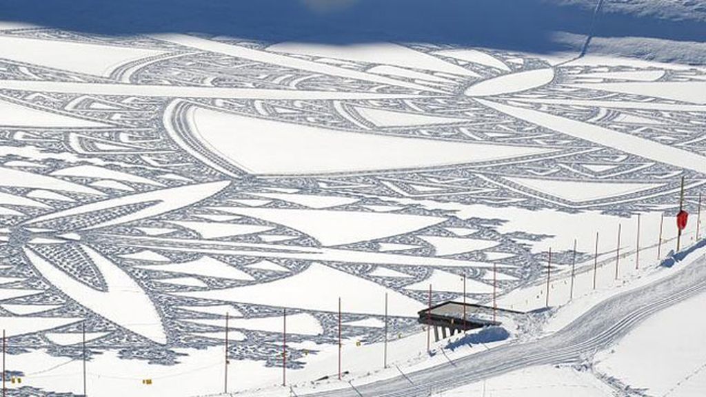 La nieve es el material de sus obras de arte