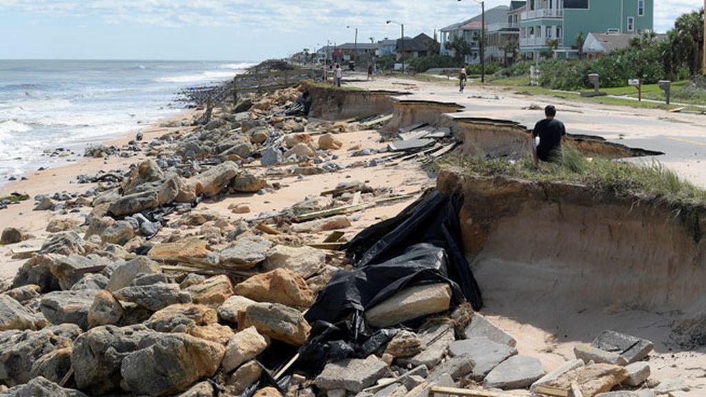 Florida se despide del huracán con inundaciones y 400.000 casas sin luz