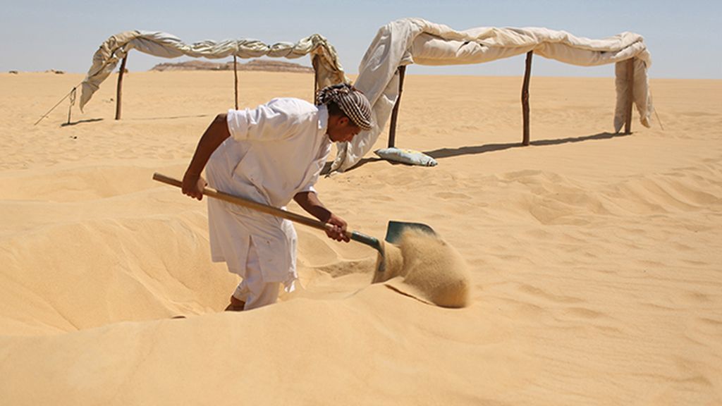 ¿Baños de arena caliente para curar la impotencia? En Egipto lo hacen