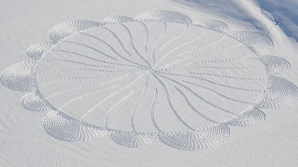 La nieve es el material de sus obras de arte