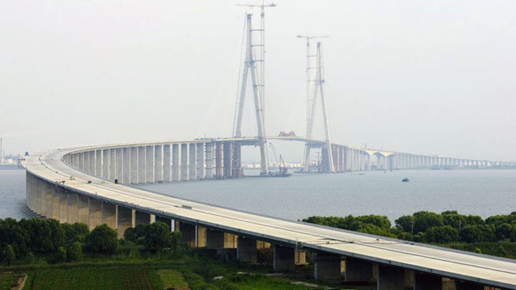 El Puente de Sutong, también en China, con 306 metros de altura
