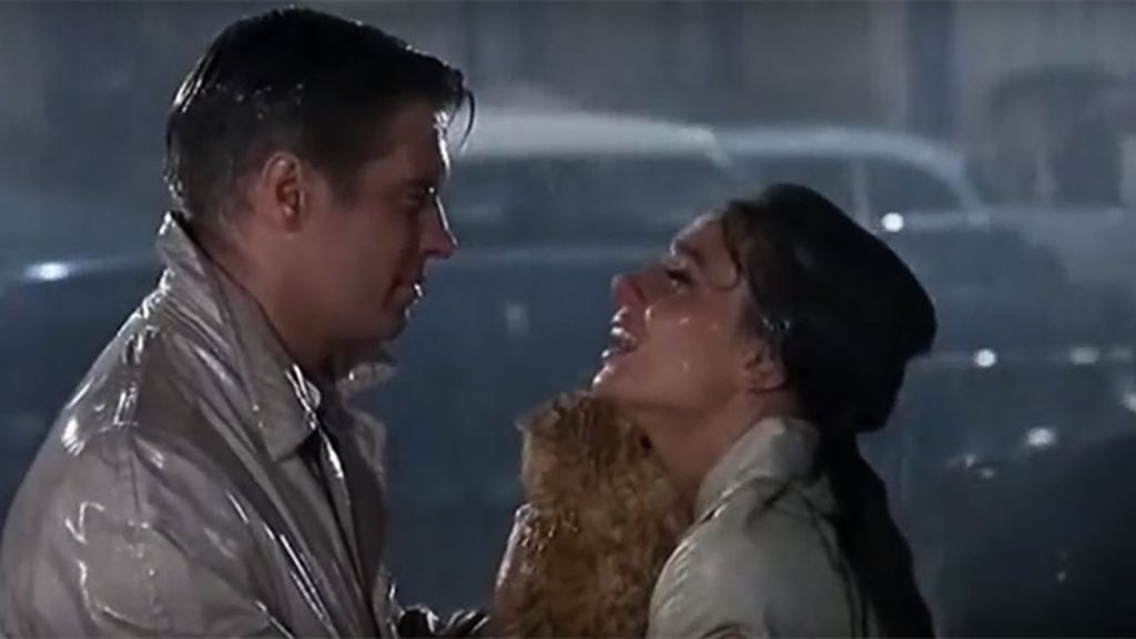 Declararte bajo la lluvia, como Holly y Paul en 'Desayuno con diamantes'