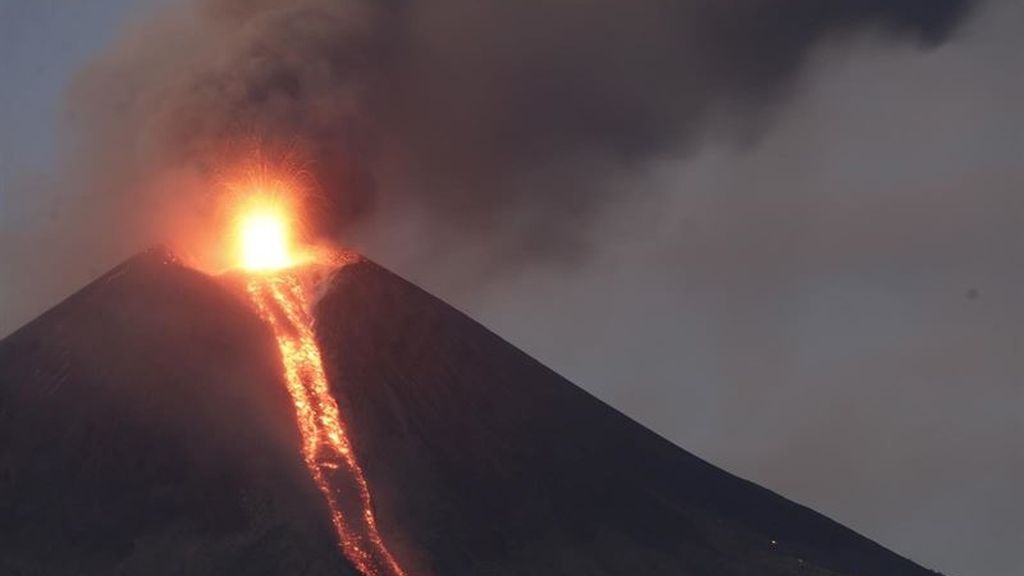 El vocán Momotombo entra en erupción más de un siglo después